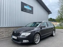 Mörkbrun (gråmetallic) Begagnad 2012 Skoda Superb Elegance Kombi | 49 900 kr (Bra pris)