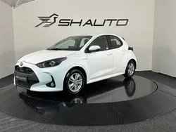 Vit Begagnad 2021 Toyota Yaris Hybrid Active Halvkombi | 159 900 kr (Marknadspris)