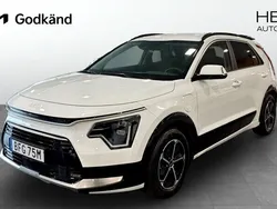 Vit (white) Begagnad 2023 Kia Niro Advance SUV | 369 900 kr (Dyr)