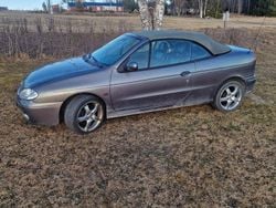 Grå Begagnad 2000 Renault Mégane Cabriolet Cab | 39 000 kr