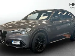 Grå (grey) Begagnad 2021 Alfa Romeo Stelvio Veloce SUV | 379 900 kr (Marknadspris)