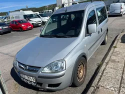 Grå Begagnad 2006 Opel Combo Minibuss | 9 000 kr