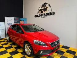 Röd Begagnad 2014 Volvo V40 CC Summum Kombi | 166 900 kr (Marknadspris)