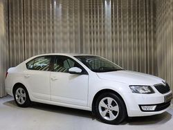 Vit Begagnad 2014 Skoda Octavia Ambition Halvkombi | 79 900 kr (Marknadspris)