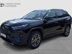 Svart Ny 2025 Toyota RAV4 Hybrid Executive SUV | 459 900 kr (Bra pris)