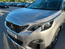 Grå (grå metallic) Begagnad 2019 Peugeot 5008 GT-line Minibuss | 275 000 kr (Marknadspris)