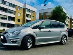 Grå Begagnad 2015 Ford S-MAX Business Edition Minibuss | 80 000 kr