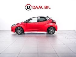 Svart Begagnad 2021 Toyota Yaris Hybrid Halvkombi | 219 700 kr (Lite dyr)