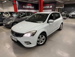 Vit Begagnad 2011 Kia Ceed Halvkombi | 49 900 kr (Marknadspris)