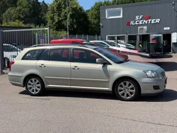 Ljusgrön (grön) Begagnad 2008 Toyota Avensis Kombi | 34 900 kr (Marknadspris)