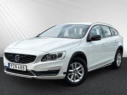 Vit Begagnad 2015 Volvo V60 CC Momentum Kombi | 239 900 kr (Bra pris)