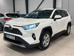 Vit Begagnad 2020 Toyota RAV4 Hybrid Active SUV | 282 700 kr (Lite dyr)