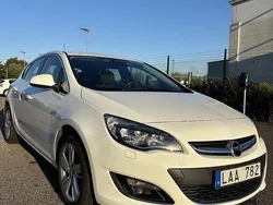 Vit Begagnad 2013 Opel Astra Halvkombi | 70 000 kr (Marknadspris)