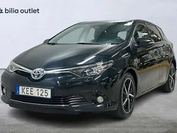Svart Begagnad 2017 Toyota Auris Hybrid Edition Halvkombi | 129 900 kr (Marknadspris)