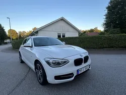 Vit Begagnad 2012 BMW 116 Sport Line Halvkombi | 84 999 kr (Marknadspris)