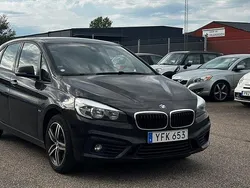 Mörkbrun (brun) Begagnad 2016 BMW 218 Active Tourer Sport Line Minibuss | 149 500 kr (Dyr)