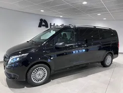 Svart Begagnad 2023 Mercedes e-Vito Minibuss | 559 900 kr