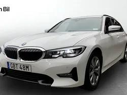 Vit Begagnad 2020 BMW 320 Sport Line Kombi | 269 900 kr (Superpris)