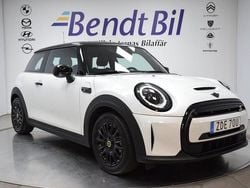 Vit Begagnad 2023 Mini Cooper SE Halvkombi | 244 500 kr (Marknadspris)