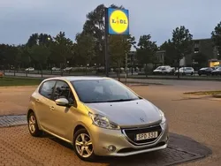 Grå Begagnad 2015 Peugeot 208 Halvkombi | 45 000 kr (Marknadspris)