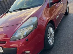 Röd Begagnad 2011 Renault Clio R.S. Halvkombi | 33 000 kr (Marknadspris)