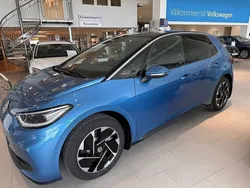 Blå Ny 2024 VW ID.3 Pro Performance Halvkombi | 469 000 kr (Marknadspris)