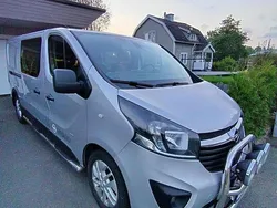 Grå Begagnad 2015 Opel Vivaro Van | 165 000 kr