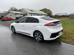 Vit Begagnad 2019 Hyundai Ioniq Premium Sedan | 145 000 kr (Marknadspris)