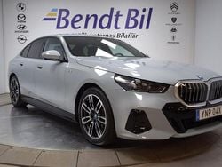 M brooklyn grey metallic Begagnad 2025 BMW i5 M Sport Sedan | 649 500 kr (Marknadspris)