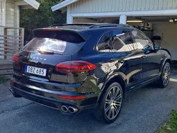 Svart Begagnad 2017 Porsche Cayenne S E-Hybrid SUV | 400 000 kr (Bra pris)