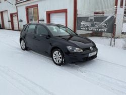 Svart Begagnad 2015 VW Golf VII Halvkombi | 79 900 kr (Marknadspris)