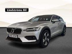 Silver Begagnad 2021 Volvo V60 CC Momentum Kombi | 329 900 kr (Marknadspris)