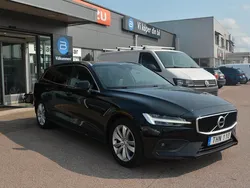 Svart Begagnad 2018 Volvo V60 Momentum Kombi | 248 900 kr (Marknadspris)