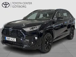 Svart Begagnad 2020 Toyota RAV4 Hybrid SUV | 379 900 kr (Marknadspris)