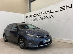 Mörkblå Begagnad 2014 Toyota Auris Hybrid Edition Halvkombi | 149 900 kr (Marknadspris)