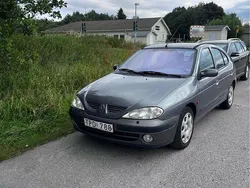 Grå Begagnad 2003 Renault Mégane II Authentique Halvkombi | 12 500 kr (Marknadspris)