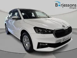 Vit Ny 2025 Skoda Fabia Selection Halvkombi | 262 400 kr (Marknadspris)