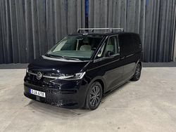 Svart Begagnad 2024 VW Multivan Van | 599 900 kr
