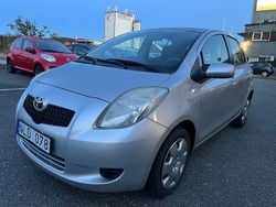 Silver Begagnad 2006 Toyota Yaris Halvkombi | 38 999 kr (Marknadspris)