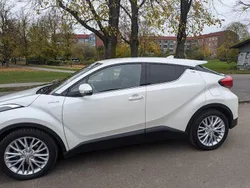 Vit Begagnad 2017 Toyota C-HR Executive SUV | 179 000 kr (Marknadspris)