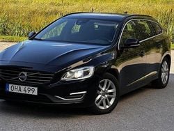 Svart Begagnad 2017 Volvo V60 Momentum Kombi | 119 900 kr