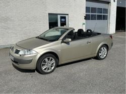 Grå Begagnad 2004 Renault Mégane Cabriolet Cab | 28 000 kr (Marknadspris)