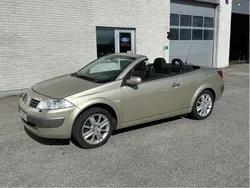 Grå Begagnad 2004 Renault Mégane Cabriolet Cab | 28 000 kr (Marknadspris)