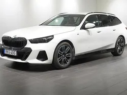 Vit Begagnad 2024 BMW 520 M Sport Kombi | 618 800 kr (Dyr)