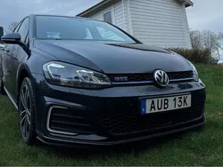 Svart Begagnad 2020 VW Golf VII GTE Halvkombi | 214 900 kr (Marknadspris)