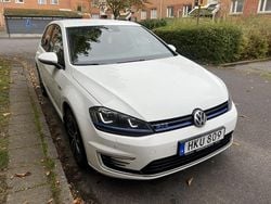 Vit Begagnad 2016 VW Golf VII GTE Halvkombi | 164 900 kr (Marknadspris)