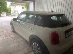 Creme white Begagnad 2016 Mini ONE Halvkombi | 100 000 kr (Marknadspris)