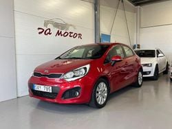 Röd Begagnad 2013 Kia Rio Halvkombi | 49 900 kr (Marknadspris)