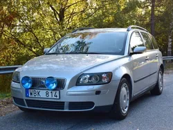 Ljusgrå (grå) Begagnad 2005 Volvo V50 Kombi | 39 900 kr (Dyr)