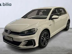 Vit Begagnad 2020 VW Golf VIII GTE Halvkombi | 249 000 kr (Marknadspris)